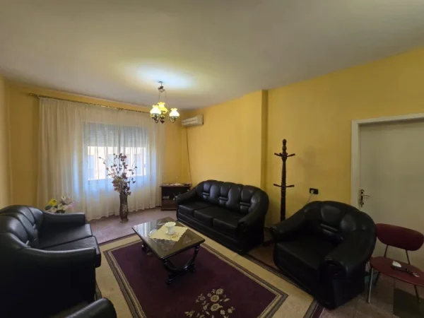 Tirane, jepet me qera apartament 2+1 Kati 4, 98 m² 500 € (SHKOLLA BALETIT)