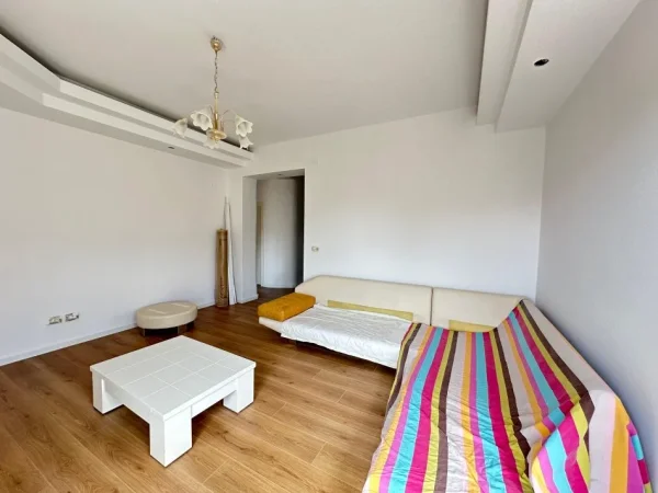 Tirane, shes apartament 2+1+Ballkon Kati 6, 112 m² 168.000 € (Brryli)