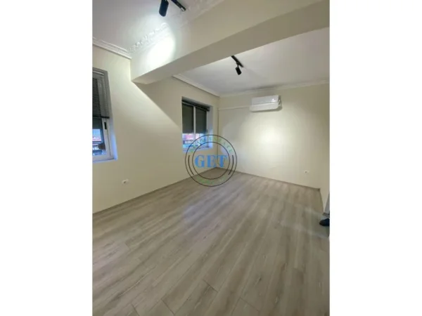 Durres, jepet me qera ambjent biznesi Kati 2, 75 m² 450 € (Bulevardi Durres)