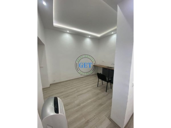 Durres, jepet me qera ambjent biznesi Kati 2, 75 m² 450 € (Bulevardi Durres)