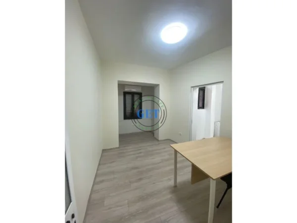 Durres, jepet me qera ambjent biznesi Kati 2, 75 m² 450 € (Bulevardi Durres)
