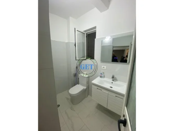 Durres, jepet me qera ambjent biznesi Kati 2, 75 m² 450 € (Bulevardi Durres)