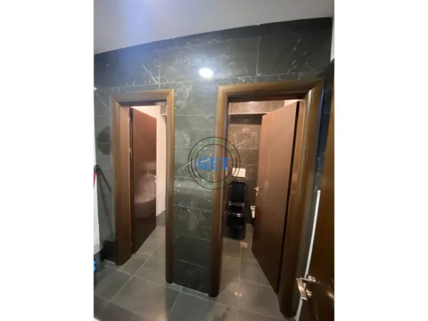 Durres, jepet me qera lokal Kati 2, 160 m² 1.500 € (Stadjumi Durres)