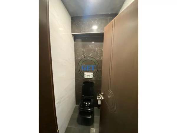 Durres, jepet me qera lokal Kati 2, 160 m² 1.500 € (Stadjumi Durres)