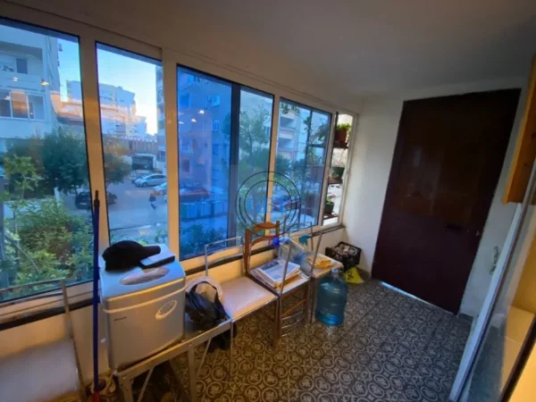 Durres, jepet me qera lokal Kati 2, 160 m² 1.500 € (Stadjumi Durres)