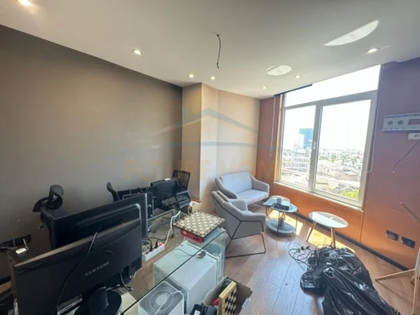 Durres, jepet me qera ambjent biznesi Kati 6, 92 m² 700 € (Prane Bashkise)