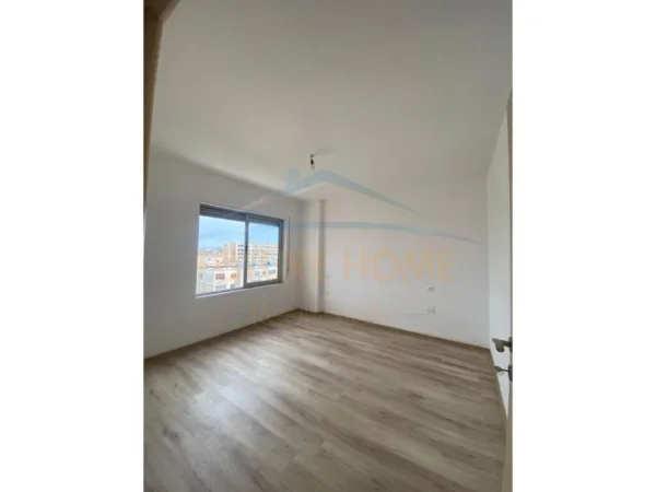 Durres, shes apartament 1+1 Kati 6, 62 m² 65.000 € (Prane Stadiumit , Durres)