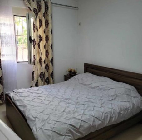 Tirane, jepet me qera apartament 1+1+Ballkon Kati 1, 55 m² 350 € (SHKOLLA E BASHKUAR)