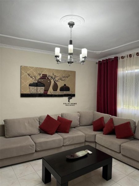 Tirane, jepet me qera apartament 2+1+Ballkon Kati 5, 90 m² 800 € (RRUGA E KAVAJES)