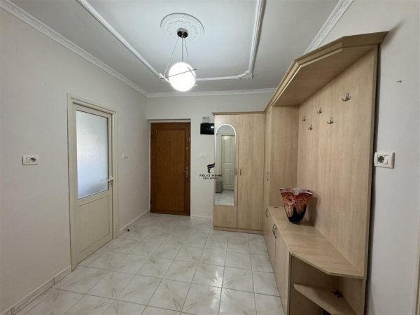 Tirane, jepet me qera apartament 2+1+Ballkon Kati 5, 90 m² 800 € (RRUGA E KAVAJES)