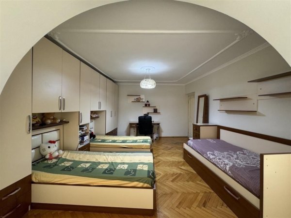 Tirane, jepet me qera apartament 2+1+Ballkon Kati 5, 90 m² 800 € (RRUGA E KAVAJES)