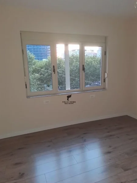 Tirane, jepet me qera apartament 2+1+Ballkon Kati 3, 80 m² 900 € (QENDER)