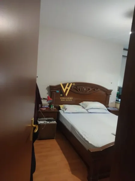 Tirane, jepet me qera apartament 1+1+Ballkon Kati 5, 72 m² 600 € (QENDRA KRISTAL)