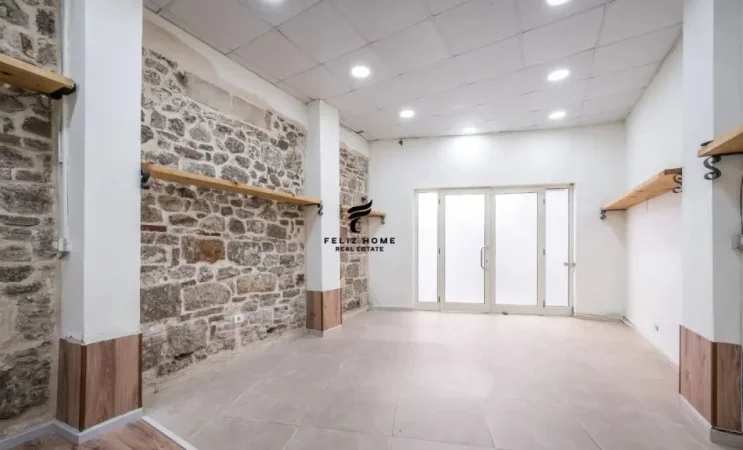 Tirane, jepet me qera dyqan Kati 0, 83 m² 2.000 € (SELITE)