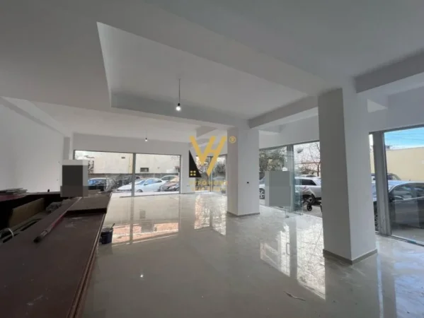Tirane, jepet me qera dyqan Kati 0, 112 m² 1.200 € (UNAZA E RE)