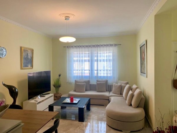 Tirane, jepet me qera apartament 2+1+Ballkon Kati 6, 73 m² 550 € (Rruga Ndre Mjeda)
