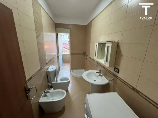 Tirane, jepet me qera apartament 2+1 Kati 3, 110 m² 580 € (5 Maji) TT 1324