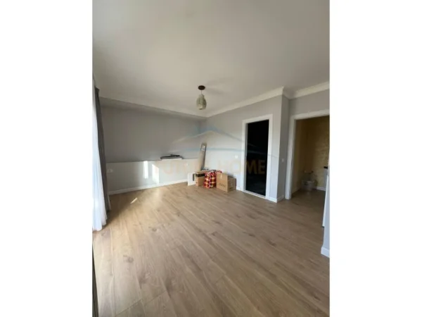 Tirane, jepet me qera apartament 2+1+Ballkon Kati 4, 143 m² 850 € (Liqeni I Farkes)