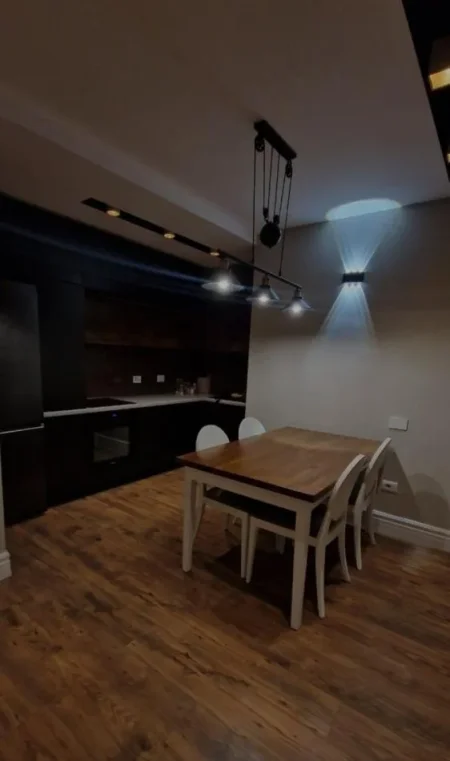 Tirane, jepet me qera apartament 2+1 Kati 5, 95 m² 500 € (YZBERISHT)