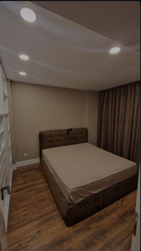 Tirane, jepet me qera apartament 2+1 Kati 5, 95 m² 500 € (YZBERISHT)