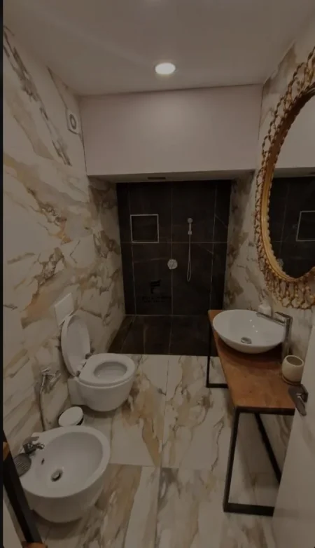 Tirane, jepet me qera apartament 2+1 Kati 5, 95 m² 500 € (YZBERISHT)