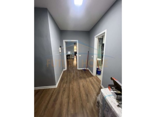 Tirane, jepet me qera apartament 2+1+Ballkon Kati 2, 100 m² 450 € (Yzberisht)