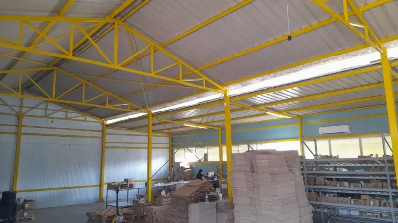 Tirane, jepet me qera magazine Kati 1, 400 m² 1.500 € (Sharre)