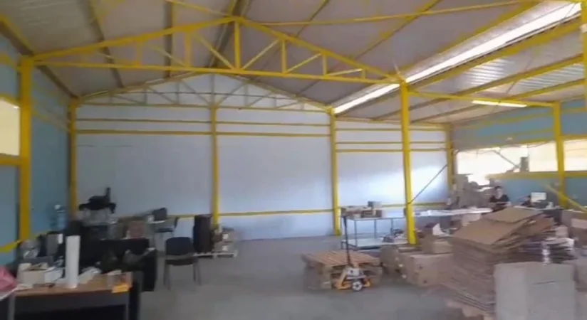 Tirane, jepet me qera magazine Kati 1, 400 m² 1.500 € (Sharre)