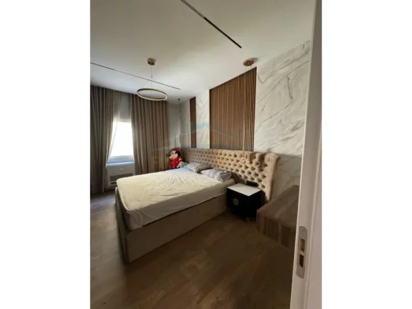 Tirane, jepet me qera apartament 1+1 Kati 1, 80 m² 600 € (Farke)