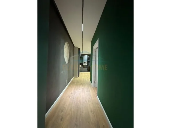 Tirane, jepet me qera apartament 1+1 Kati 1, 80 m² 600 € (Farke)