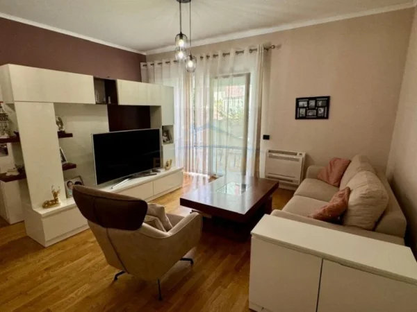Tirane, shitet apartament 1+1 Kati 2, 73 m² 140.000 € (Kopshti Botanik)