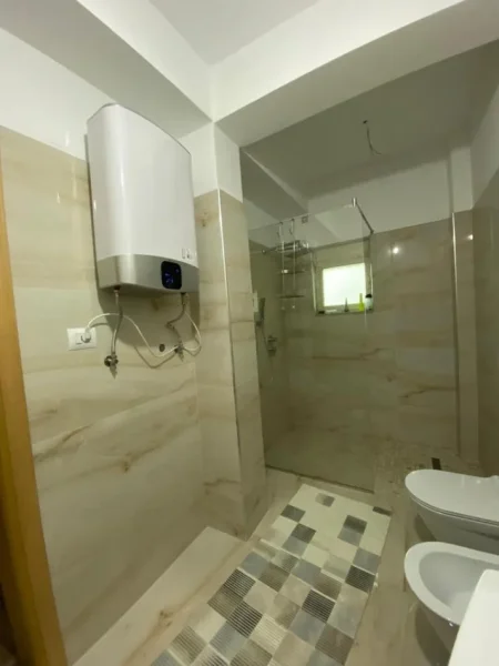 Tirane, jepet me qera Vile 1+1 Kati 2, 70 m² 500 € (Shkoze)