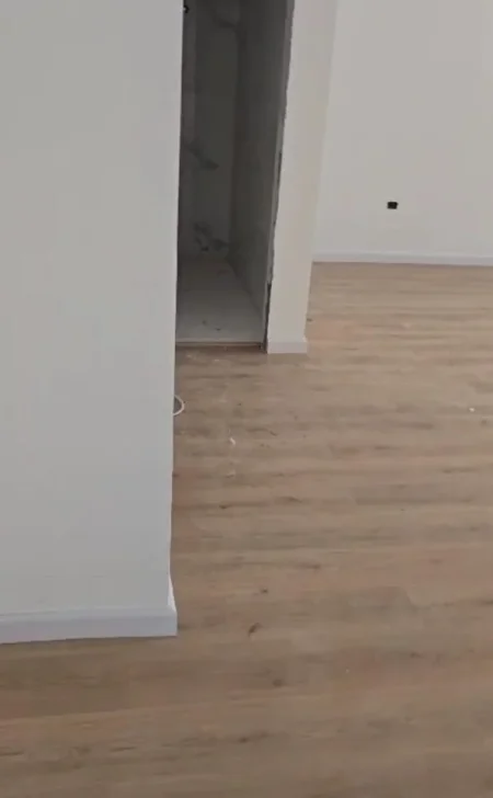 Tirane, jepet me qera zyre Kati 2, 101 m² 1.500 € (Komuna e Parisit)