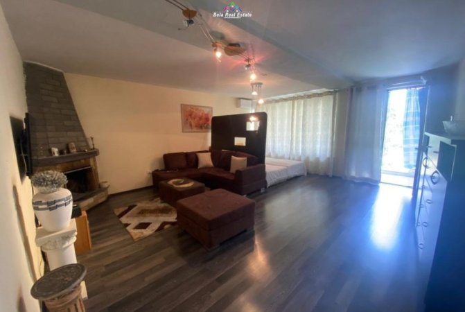 Tirane, jepet me qera Vile 2+1 Kati 2, 180 m² 600 € (Brryli)