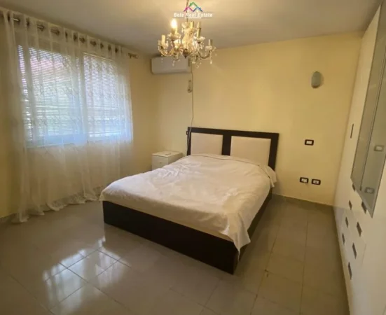 Tirane, jepet me qera Vile 2+1 Kati 2, 180 m² 600 € (Brryli)