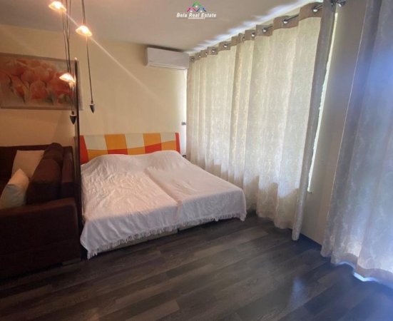 Tirane, jepet me qera Vile 2+1 Kati 2, 180 m² 600 € (Brryli)