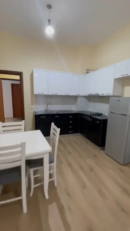 Tirane, jepet me qera apartament 1+1+Ballkon Kati 2, 66 m² (Perball Kompleksit Jolla,Astir)