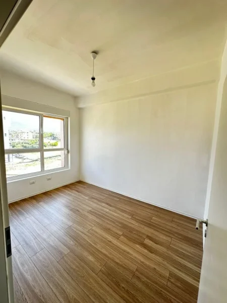 Tirane, jepet me qera apartament 2+1+Ballkon Kati 5, 77 m² 500 € 