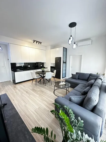 Tirane, jepet me qera apartament 2+1+Ballkon Kati 5, 77 m² 500 € 