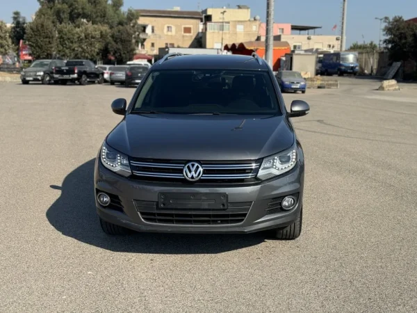 Durres, shitet SUV | Fuoristrad | Xhip Volkswagen Tiguan Nafte, gri e erret automatik Klima 80.000 km 13.500 €