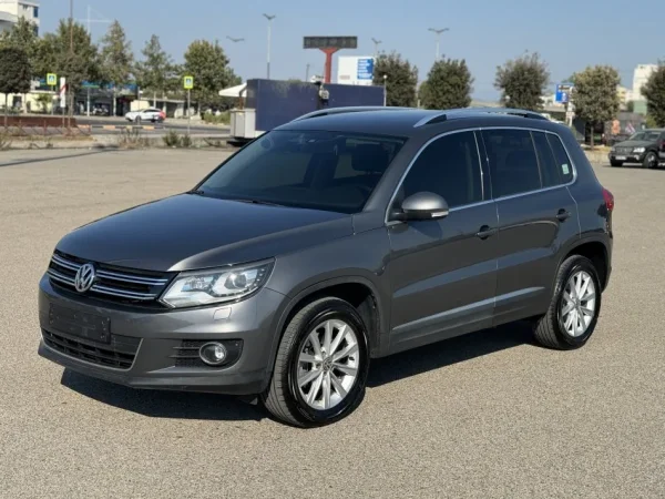 Durres, shitet SUV | Fuoristrad | Xhip Volkswagen Tiguan Nafte, gri e erret automatik Klima 80.000 km 13.500 €
