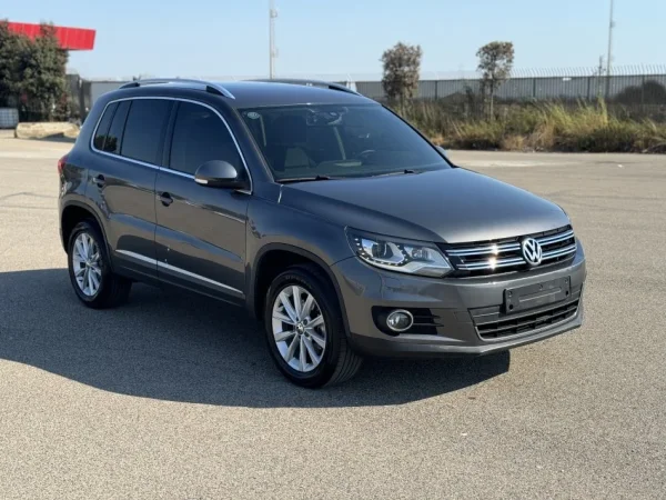 Durres, shitet SUV | Fuoristrad | Xhip Volkswagen Tiguan Nafte, gri e erret automatik Klima 80.000 km 13.500 €