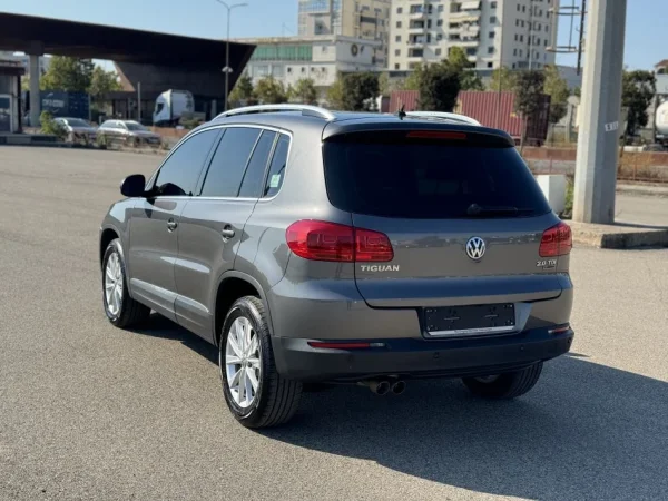 Durres, shitet SUV | Fuoristrad | Xhip Volkswagen Tiguan Nafte, gri e erret automatik Klima 80.000 km 13.500 €