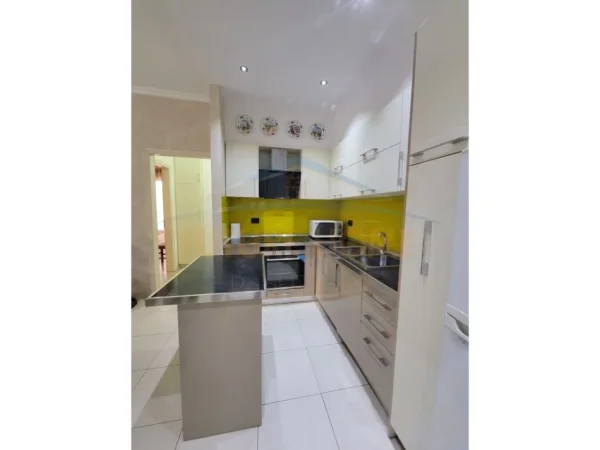 Tirane, jepet me qera apartament 2+1+Aneks , 110 m² 450 € (Yzberisht)