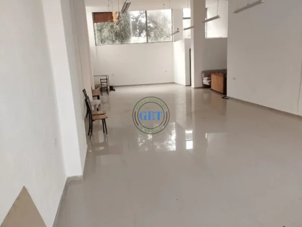 Durres, jepet me qera ambjent biznesi Kati 0, 130 m² 850 € (Kazazi Durres)