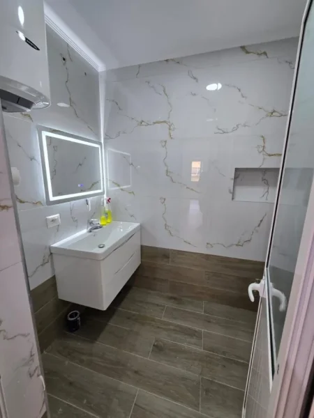 Tirane, shitet apartament 2+1+2, Kati 7, 96 m² 210.000 € (RRUGA E KAVAJES ,CONDOR CENTER)