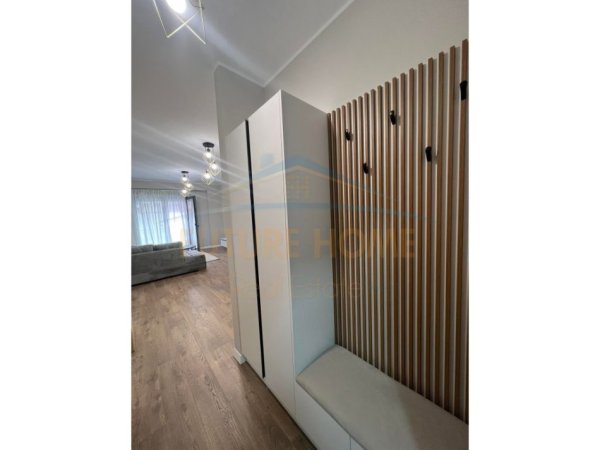 Tirane, jepet me qera apartament 3+1 Kati 2, 123 m² 700 € (UNAZA E RE)