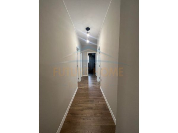 Tirane, jepet me qera apartament 3+1 Kati 2, 123 m² 700 € (UNAZA E RE)