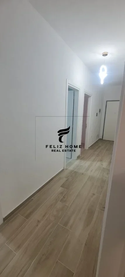 Tirane, jepet me qera apartament 2+1+Ballkon Kati 2, 102 m² 650 € (XHAMLLIKU)