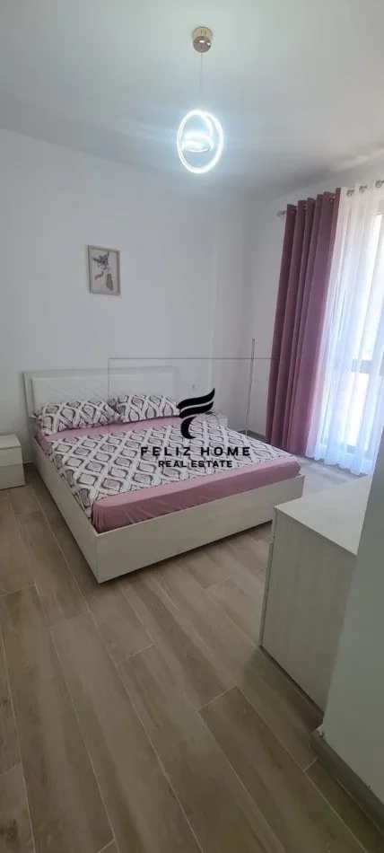 Tirane, jepet me qera apartament 2+1+Ballkon Kati 2, 102 m² 650 € (XHAMLLIKU)
